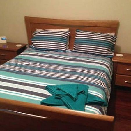 Affordable & Comfortable Apartment On Langley Park Perth Esterno foto